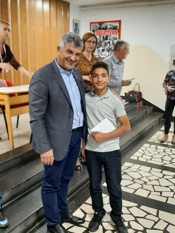 Donacija-za-učenike-Romske-populacije.jpg1_